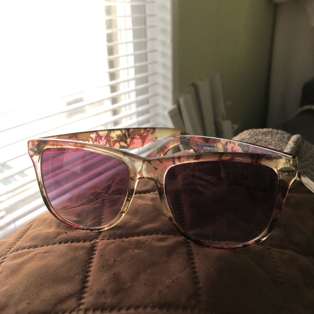 Floral clear ray ban styled sunglasses 🌸